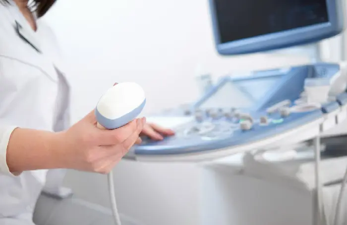 Consulta con herramientas de ultrasonido en el punto de atención